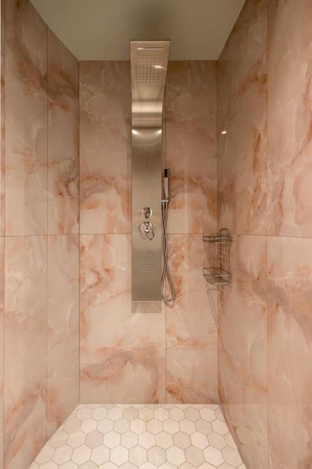 Smaragdi Luxury Jacuzzi Apartment Noho Premium Living Atenas Exterior foto